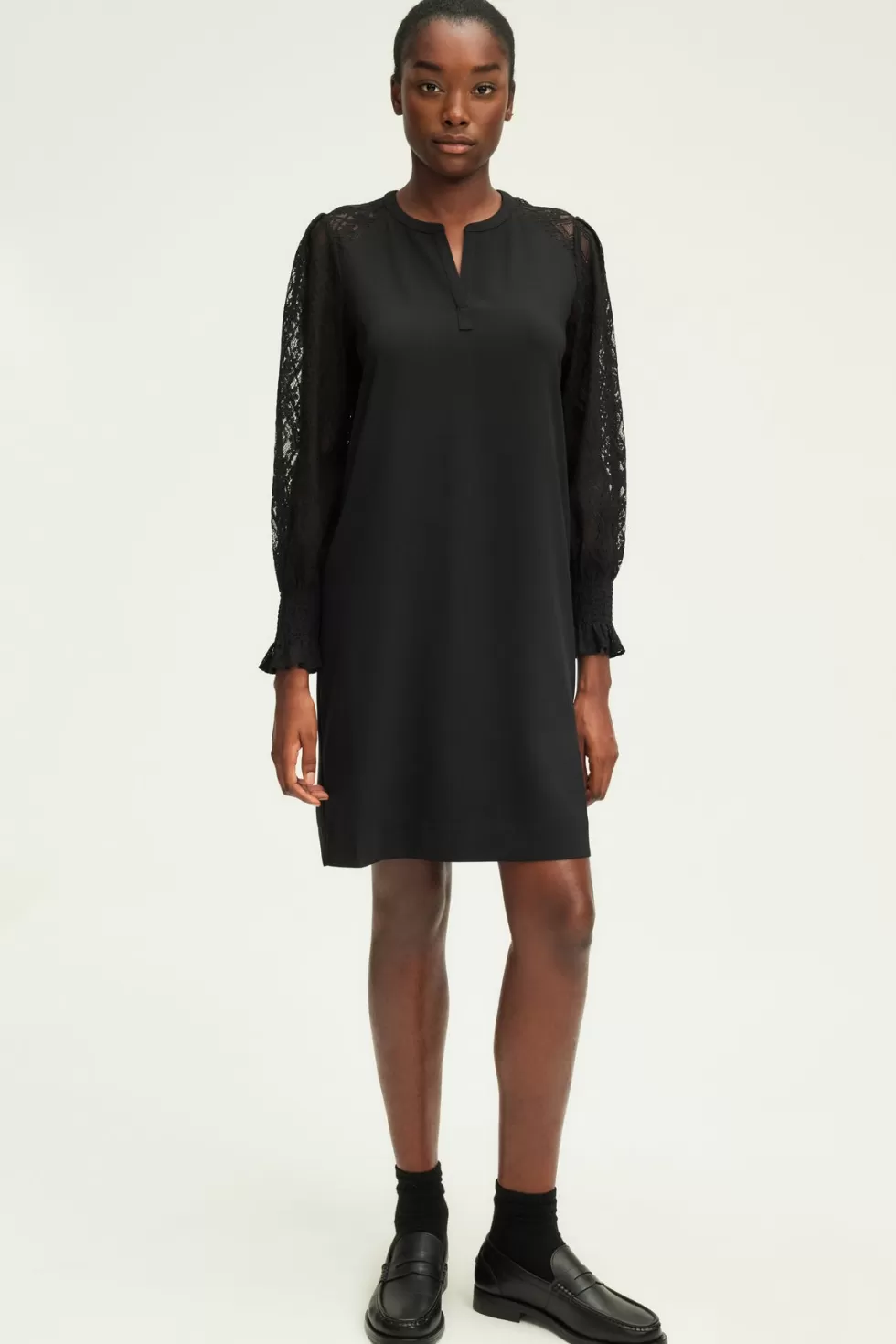 Pablo Robes | Party | Robe courte aux manches en dentelle - STEPHANIE